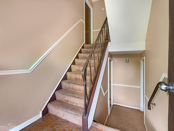 4th image of 538 Eichler Dr APT 2S