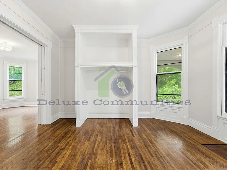 410 Eastern Ave SE — Photo 11