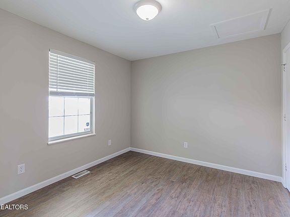 5th image of 834 Belleaire Ave
