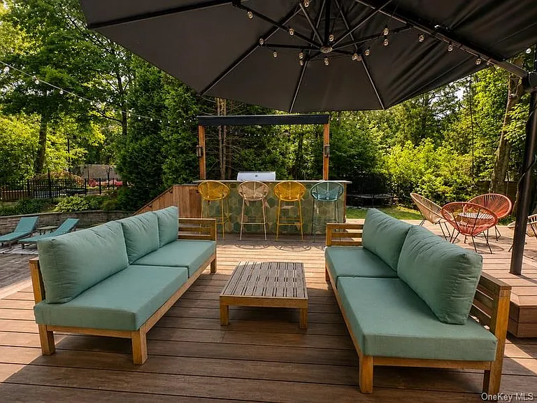 14 Tall Tree Ct — Photo 2