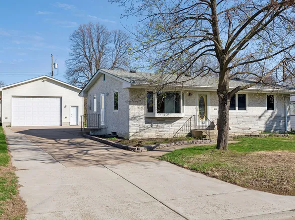 143 Horizon Cir NE, Fridley, MN 55421