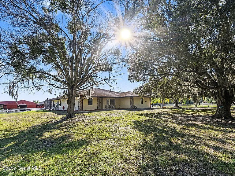 525 N Burnett Rd — Photo 15