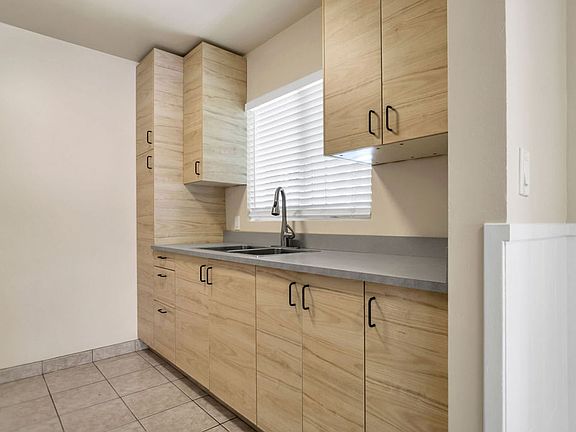 5th image of 425 Bonair St APT 1