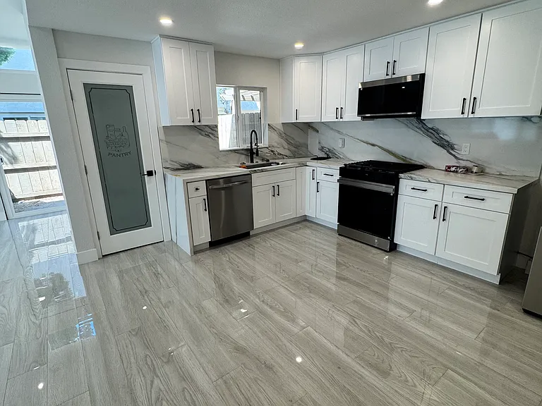 1526 Granite Hills Dr #B — Photo 3