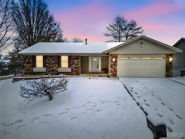 201 Westminster Dr, Saint Peters, MO 63376