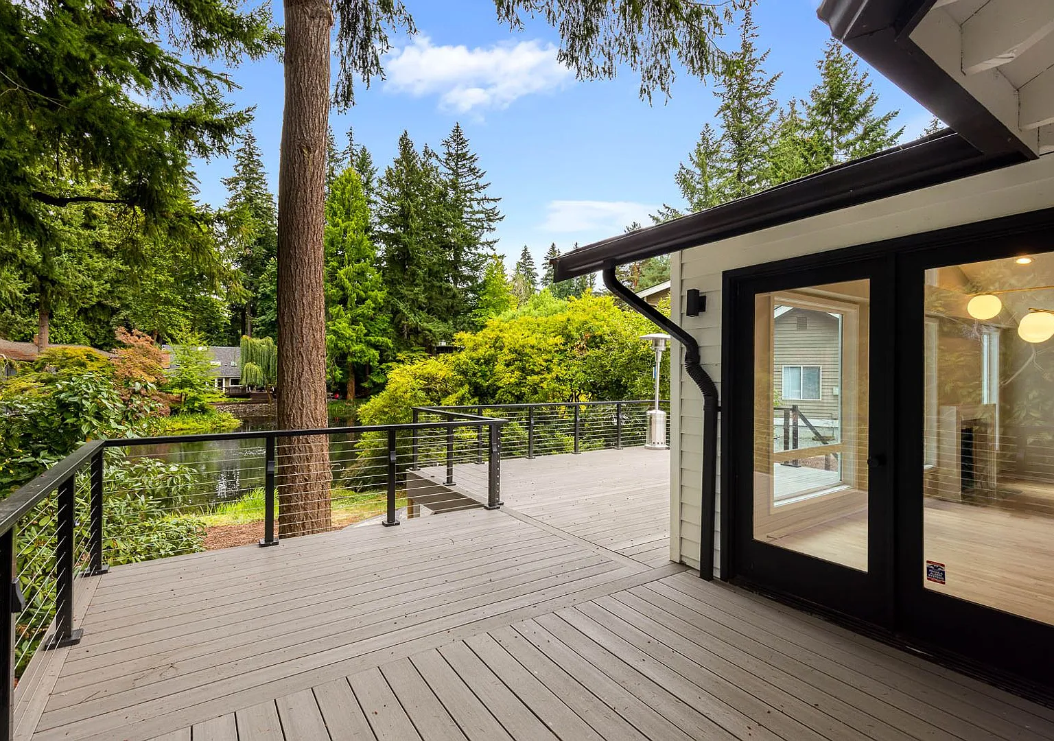 Remodeled 4 Bedroom Kirkland Retreat with Private Waterfront Setting — Photo 3