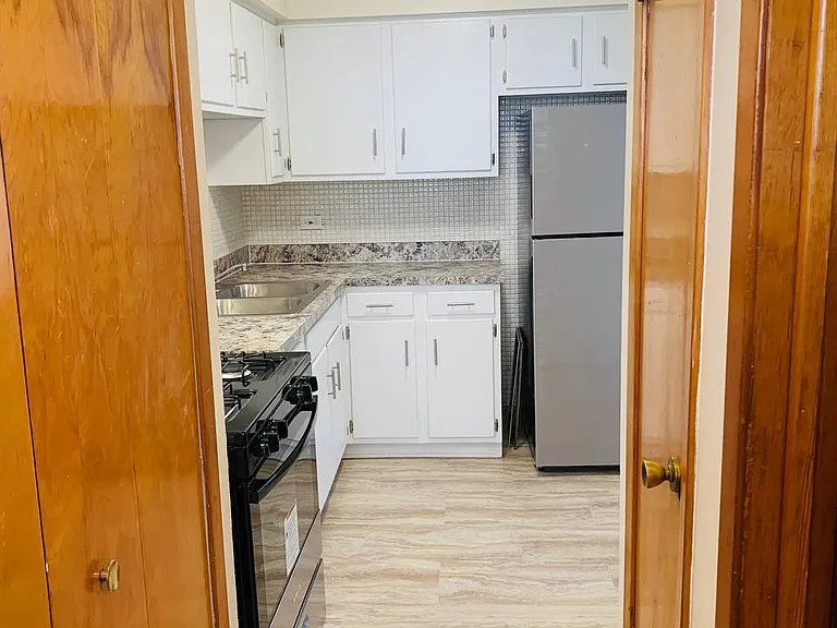 5835 W 63rd St — Photo 10