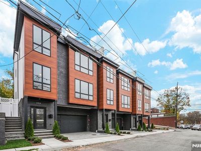 2404 3rd St, Fort Lee, NJ, 07024
