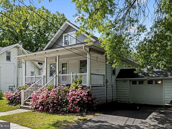 3rd image of 139 Watkins Ave