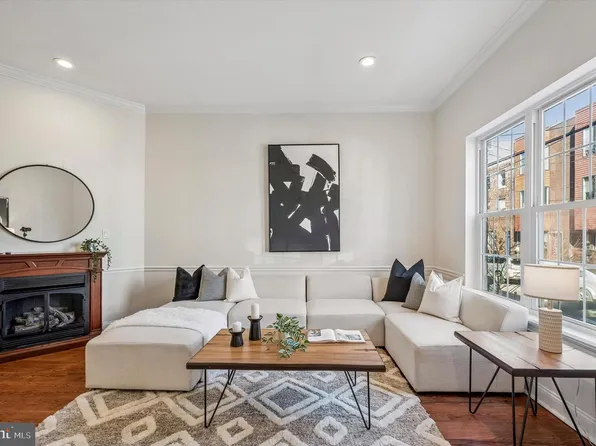 1630 Fitzwater St, Philadelphia, PA 19146