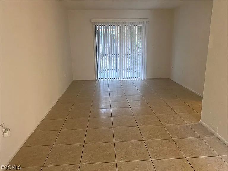 2670 Park Windsor Dr #405 — Photo 8