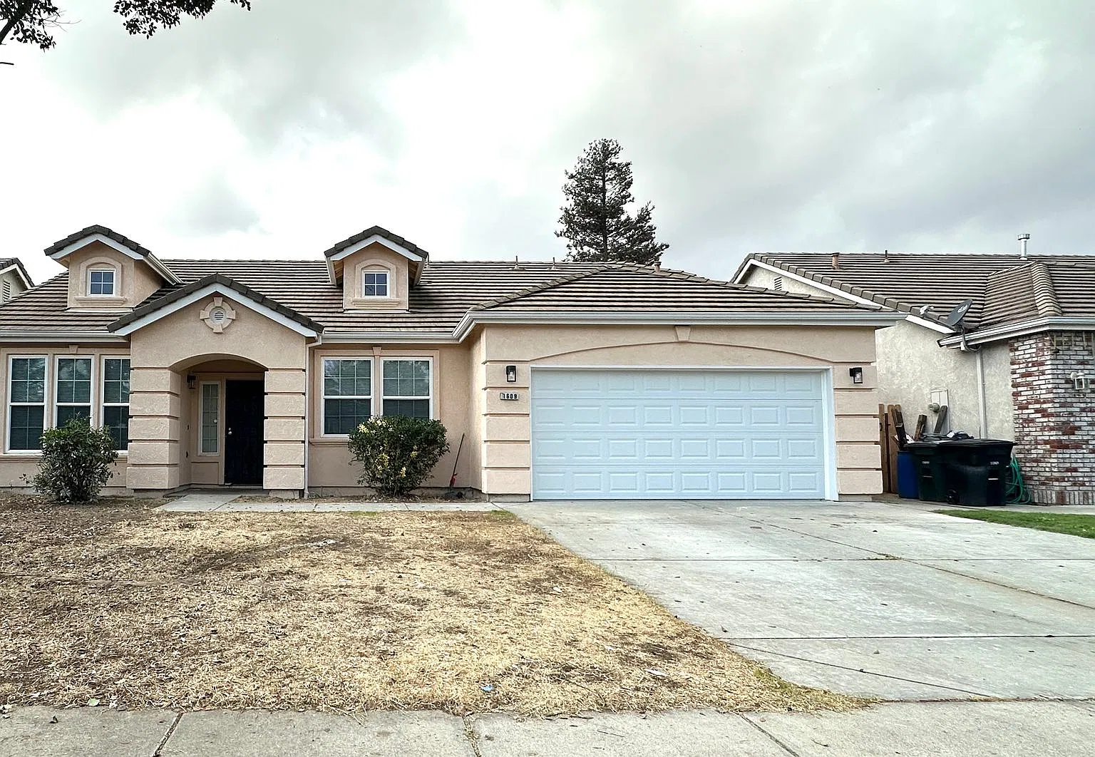 Turn-Key Gem at 1609 Emerald Dr Open Layout, Fireplace & Modern Finishes! — Photo 1