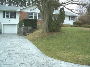 6 Crystal Ln, Latham, NY 12110