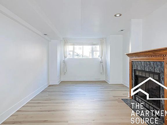 3rd image of 2029 W Superior St