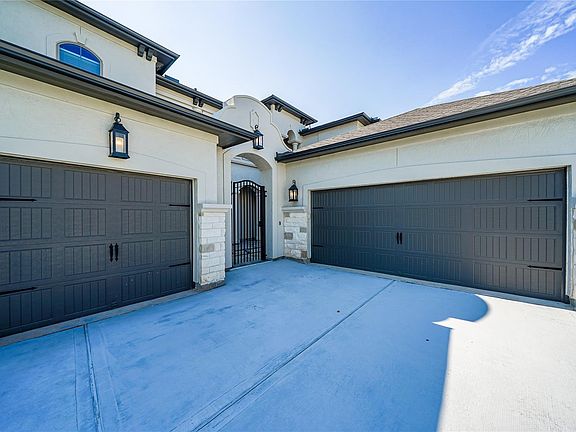 5th image of 11803 Dalhousie Dr