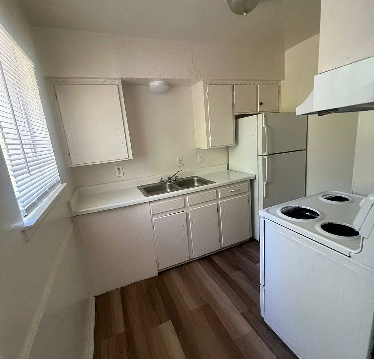 Glenbrook Place Apartments — Photo 2
