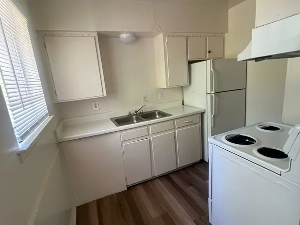 Glenbrook Place Apartments