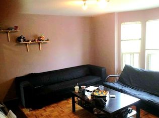 354 Montrose Ave #3, Toronto, ON M6G3G8