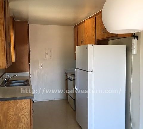 3rd image of 909 Castlewood Dr APT 4