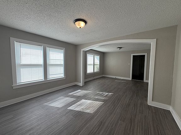 4th image of 303 E Main St