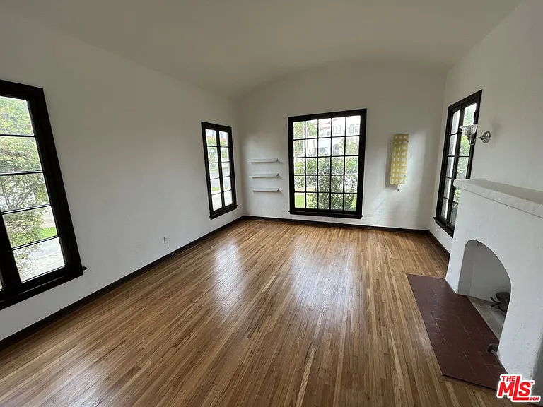 2335 Prosser Ave — Photo 1