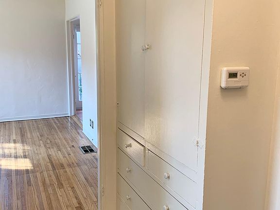 5th image of 753 1/2 N Hayworth Ave