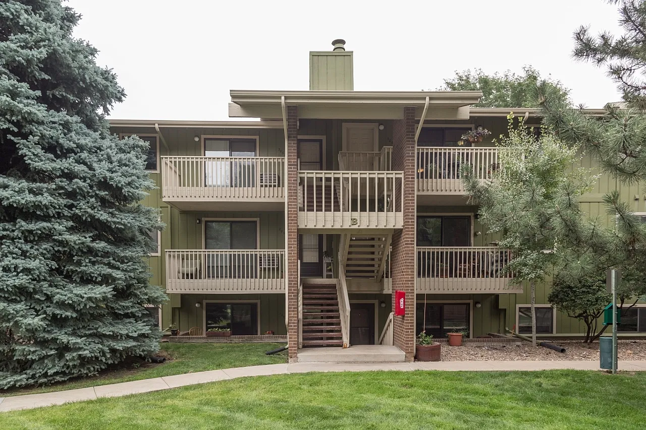 Renovated Two Bedroom Condo For Rent In North Boulder — Photo 1