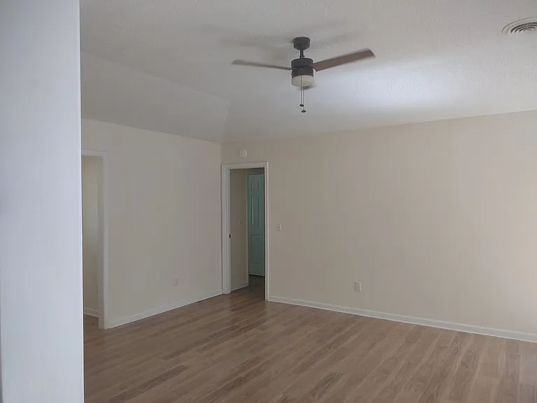 643 Folkstone Rd — Photo 11