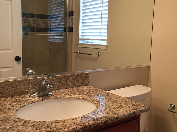 2nd image of 625 Lincoln St #3