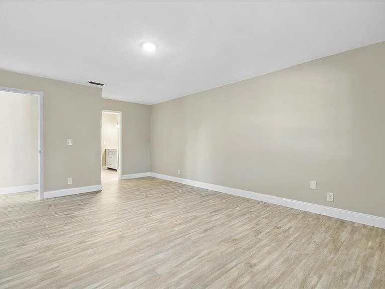 13921 Royal Palm Ct #D — Photo 19