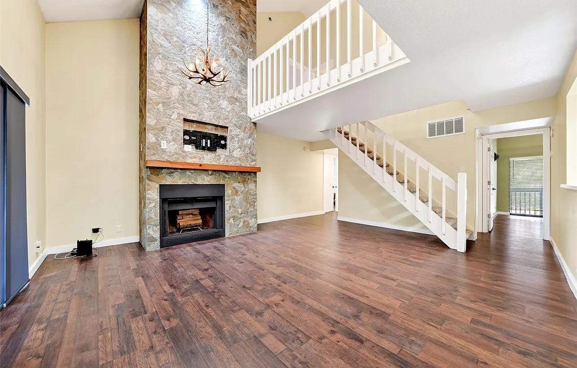 3 bed, 1825 sqft, $2,300 — Photo 3