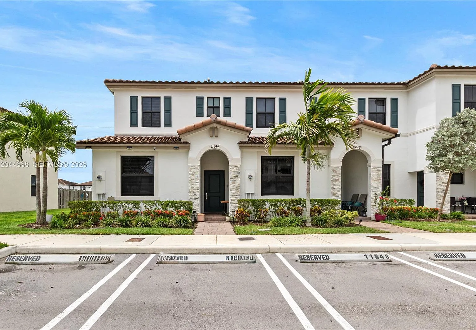 3 bed, 3.0 bath, $2,600 — Photo 1