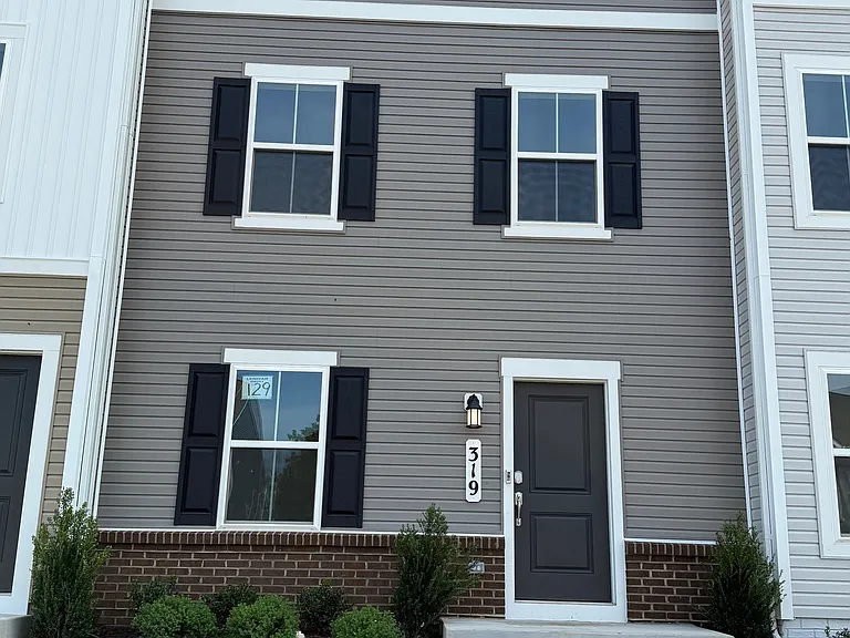 319 Sandy Bottom Cir — Photo 1