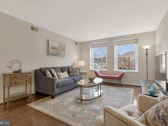 2nd image of 3031 S Columbus St APT B2