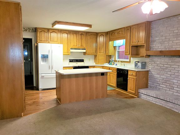 5th image of 2240 Graham Dr S