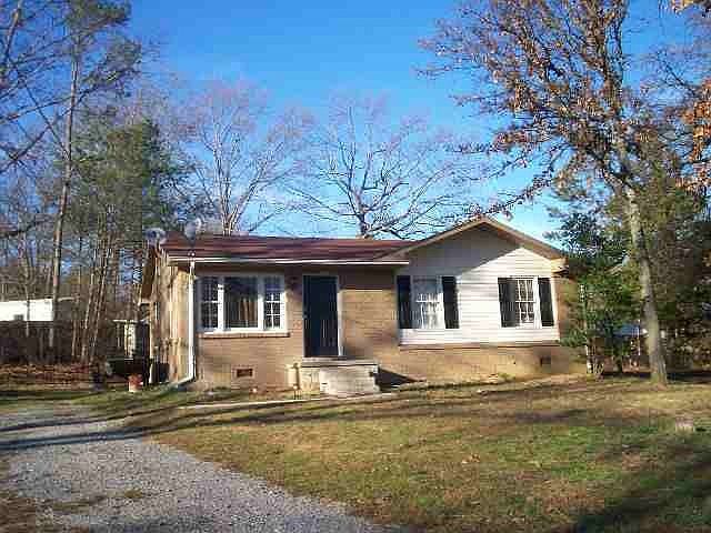 2nd image of 1505 Colonial Ct SE