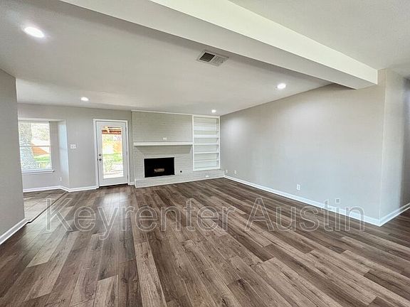 5th image of 1900 Sunny Brook Dr
