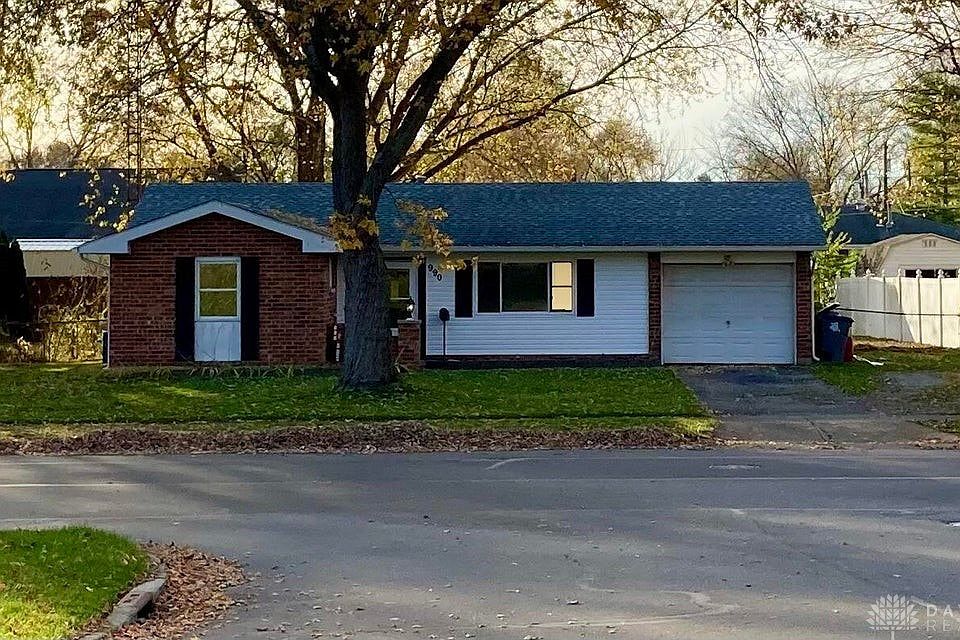 1st image of 990 Stonyridge Ave