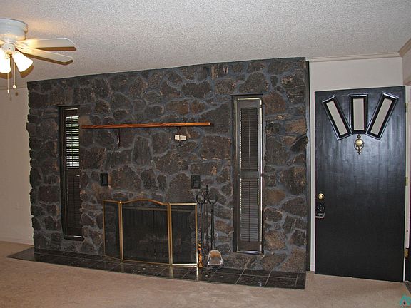 4th image of 809 2nd St