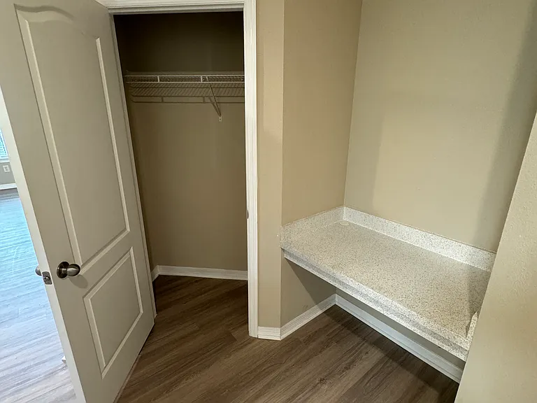 1600 Villa Capri Cir #307 — Photo 5