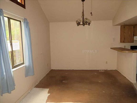 4th image of 211 Pinesong Dr