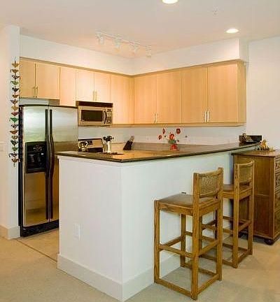 Kitchen and Breakfast Bar