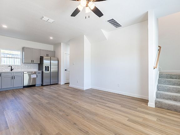 4th image of 327 Bee St #202