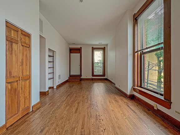 2nd image of 2015 N Sheffield Ave #2E