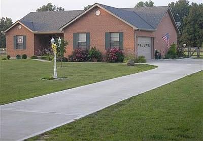 Paved drive to front