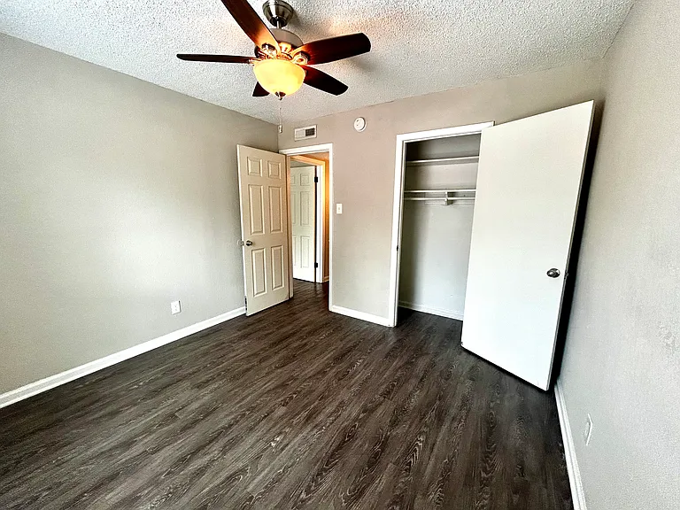 2401 Manor Rd #109 — Photo 14