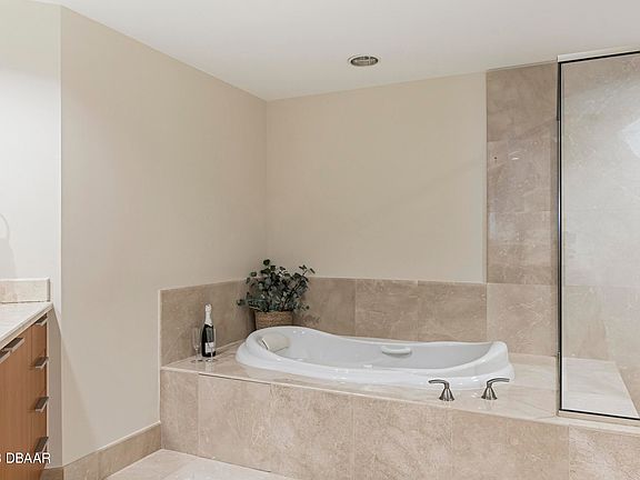 5th image of 231 Riverside Dr Unit 1201-1