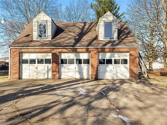 4th image of 2234 W Manor Ave