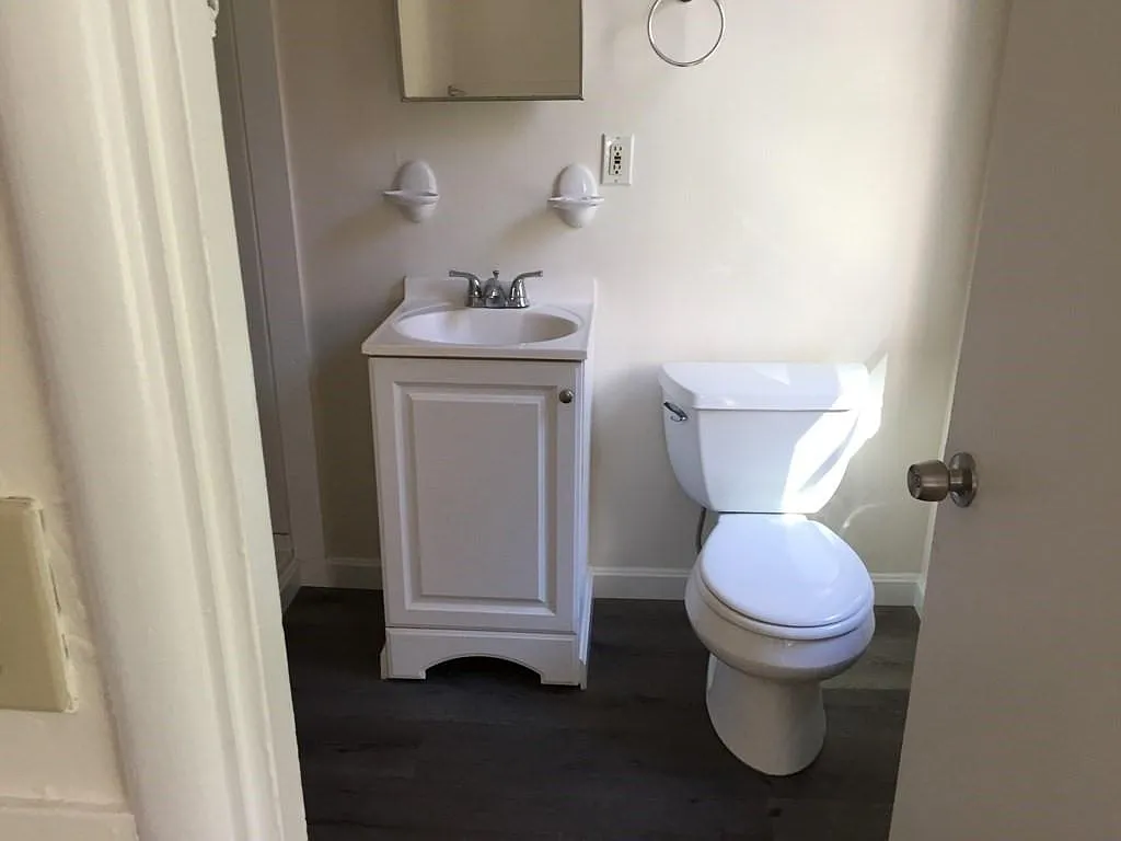 1 bed, 1.0 bath, 700 sqft, $1,950 — Photo 2