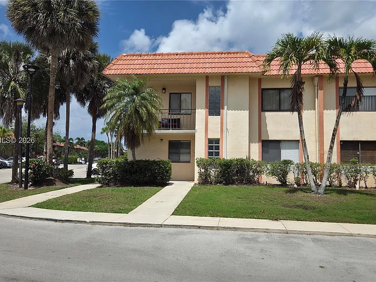 357 Lakeview Dr #1 — Photo 3